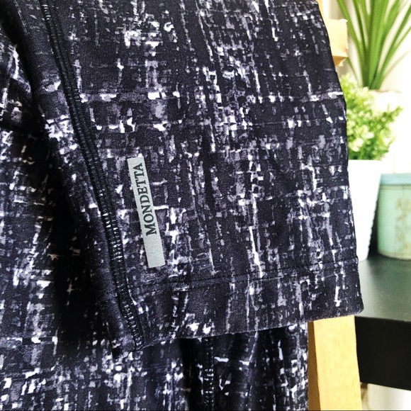 Patterned Athletic 3/4 Leggings - Picture 9 of 10